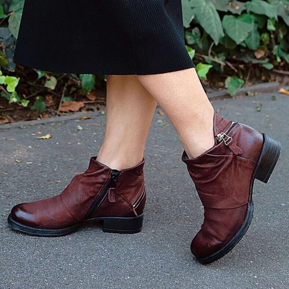 NWOB Slinky Boot from Miz Mooz Bootie size 41 reg $225